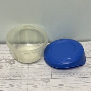 Rubbermaid Servin Saver 1 PT Round Food Storage Container Blue Lid 552K 552D